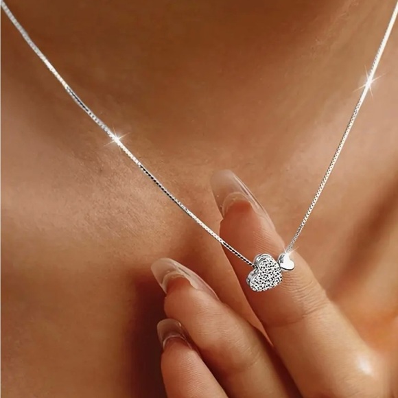 S925 Chic Silver Heart Pendant Necklace - Picture 3 of 6